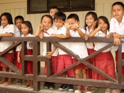 Pemkab Bengkulu Selatan Gratiskan Seragam Sekolah Siswa Miskin