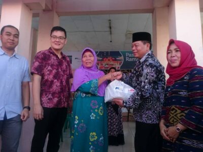 Penjabat Walikota Bengkulu Serahkan 500 Paket Sembako