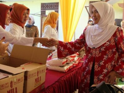 Jelang Lebaran,BKOW Provinsi Gelar Pasar Murah dan Bakti Sosial