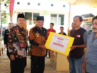 Terima Bantuan Alsintan,Bupati Minta Poktan Manfaatkan Dengan Baik