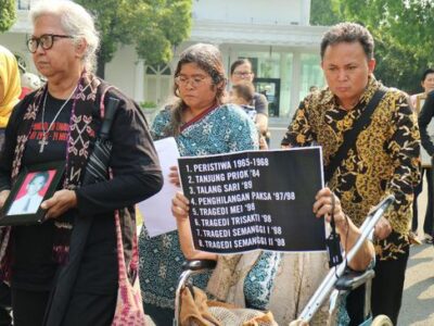 Bertemu Aktivis, Jokowi Dapat Surat Pengakuan Pelanggaran HAM ?