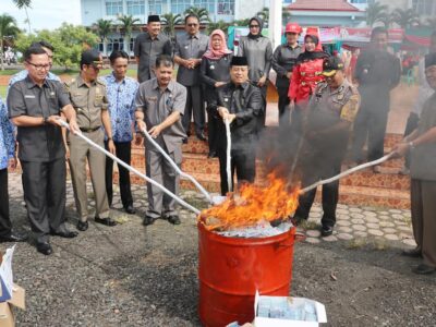 12.298 Keping E-KTP Invalid Dibakar