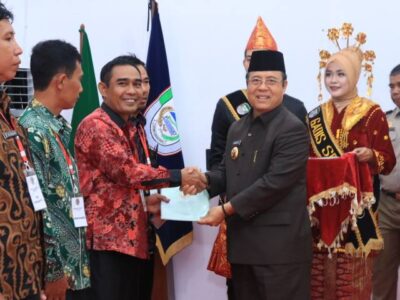 Bupati Seluma Serahkan Sertifikat Tanah Program PTSL
