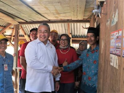 Mendes PDDT Resmikan Pengoperasian Listrik Di Seluma