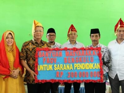 Plt Bupati BS Serahkan Bantuan Bencana Palu