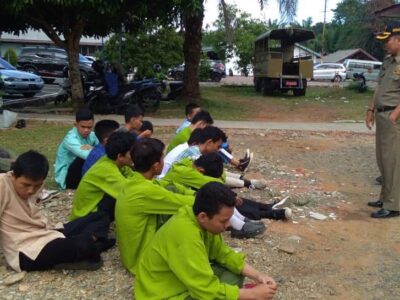 Tongkrongi Warung, Siswa Dijaring Satpol PP