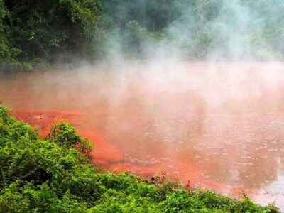 Menikmati Keunikan Telaga Putri Tujuh Warna