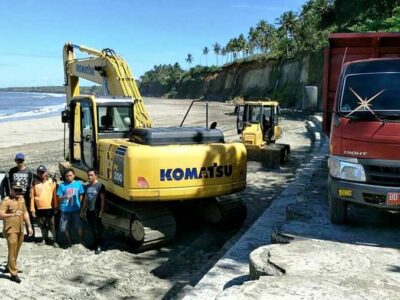 Pantai Pasar Bawah Dipastikan Bersih Sebelum Lebaran