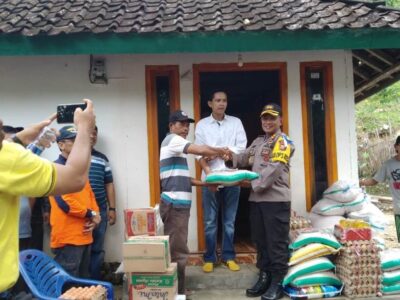 Bupati dan Kapolres Kaur Bantu Korban Banjir