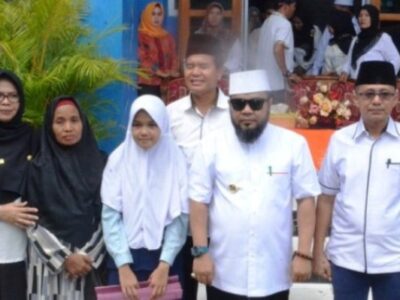 Orang Tua Peraih Nilai UN Tertinggi Diberangkatkan Umrah