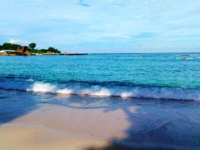 Pesona Pantai Linau, dan Serunya Berburu Gurita bersama Warga