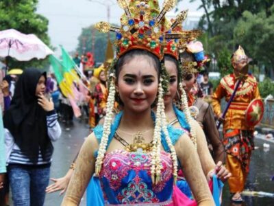 Lestarikan atau Tinggalkan