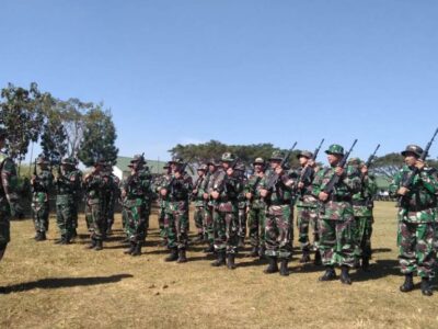 Prajurit Korem 083/Baladhika Jaya Latih Kemampuan Menembak