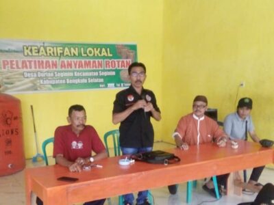 Inovasi Desa, Pemdes Durian Seginim Fasilitasi Pelatihan Kerajinan Anyaman Rotan