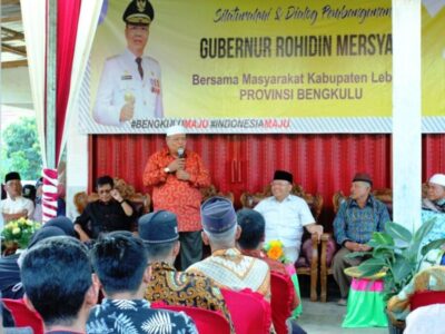 Kunker ke Lebong, Gubernur Rohidin Disambut Hangat Warga