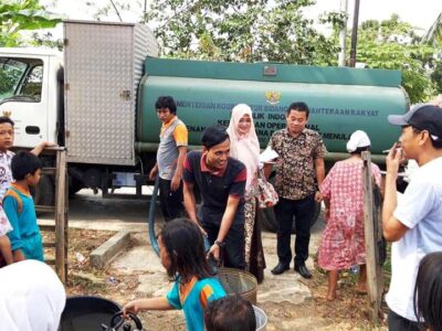 Kekurangan Air Bersih, BPBD Seluma Distribusikan Bantuan