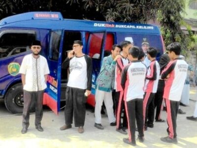 Mulai Beroperasi, Mobil Dukling Lakukan Perekaman KTP-el ke Sekolah