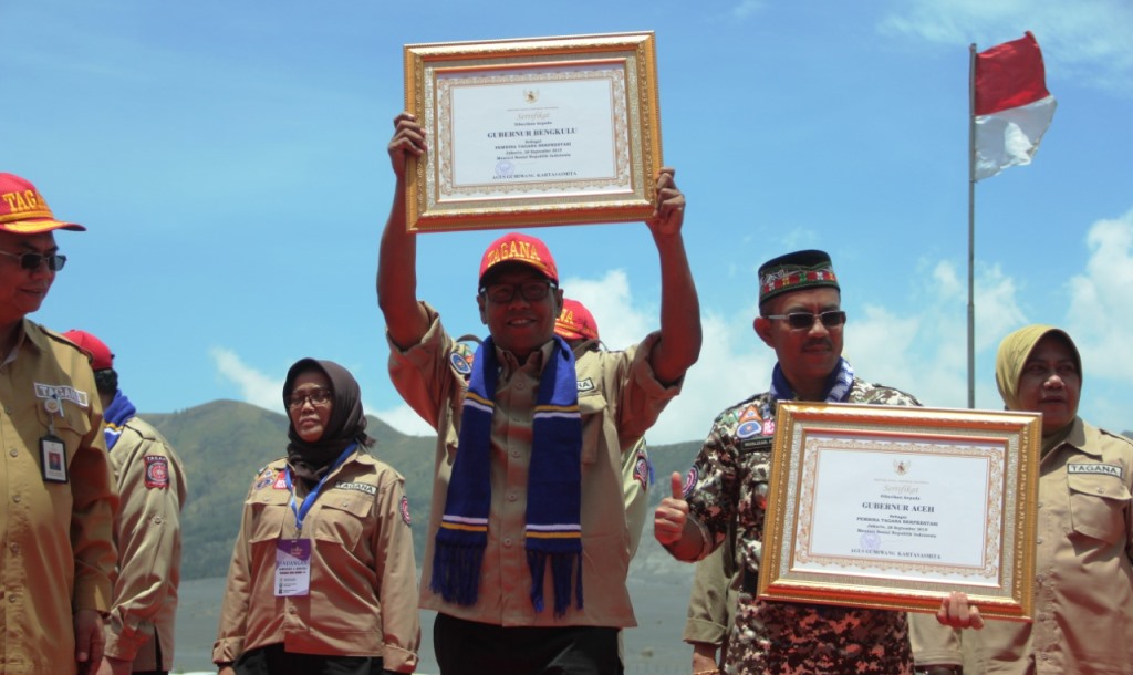 Gubernur Bengkulu Raih Penghargaan Sebagai Pembina Tagana Berprestasi 2019