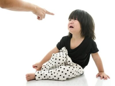 4 Cara Mengatasi Anak Sering Nangis Kencang Hingga Guling-Guling