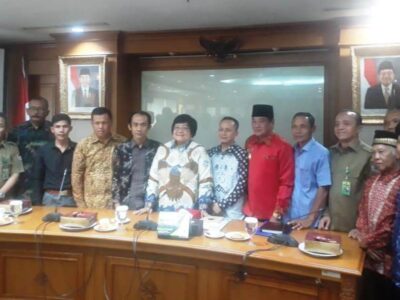Bupati Serahkan Permohonan Pengakuan Hutan Adat Kepada Menteri LHK
