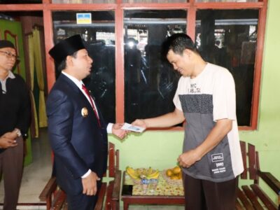 Tingkatkan Pelayanan Adminduk, Wawali Antar Langsung KTP El ke Rumah Warga
