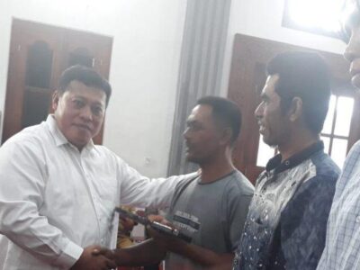 Bupati Huda Bagikan Rumah Khusus Nelayan