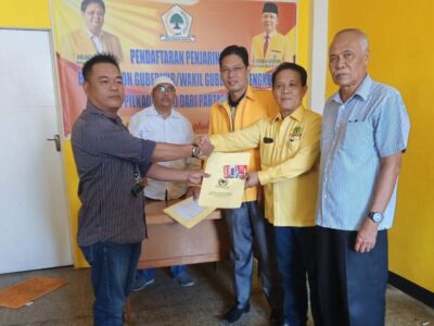 Agusrin Daftar ke Partai Pimpinan Rohidin, Lengkapi Berkas di PDIP