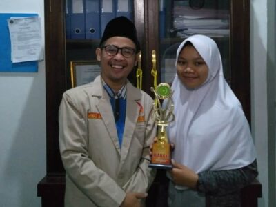Fivin Nophinra Anggraini Juara Puisi Bulan Bahasa HIMABSI UMB