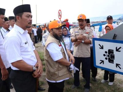 Warning Wisatawan, Pemkot Pasang Rambu di Pantai Panjang