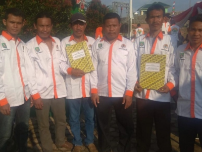 Gubernur Bengkulu Serahkan SK IUPHKm Kepada Masyarakat