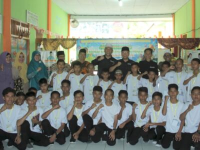 Lepas Rekreasi Anak Yatim Al -Fida, Gubernur Rohidin Disambut Antusias Rombongan