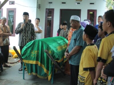 Gubernur Rohidin Sambangi Rumah Korban Kecelakaan Bus Sriwijaya