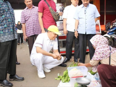 Blusukan ke Pasar Tradisional, Gubernur Rohidin Dengar Keluh Kesah Pedagang