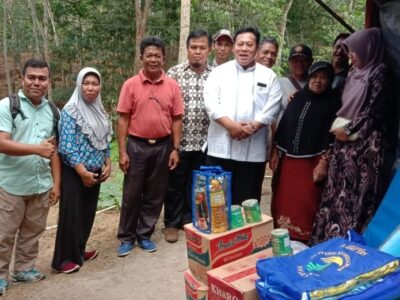 Peduli Warganya, Bupati Huda Serahkan Langsung Bantuan PPKS