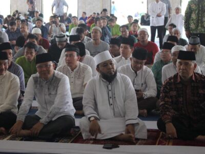 Gubernur Rohidin Khotbah Jumat di Masjid At-Taqwa
