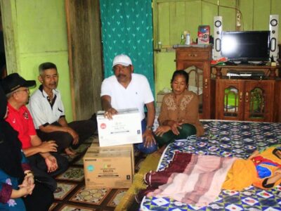 Peduli Warganya, Bupati Mian Jenguk Antonio Penderita Hidrosefalus