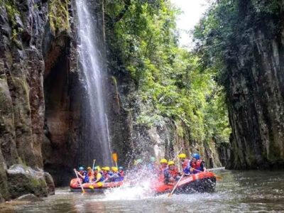 Pesona Arung Jeram Dayang Reginang dan Topos Negeri di Atas Awan