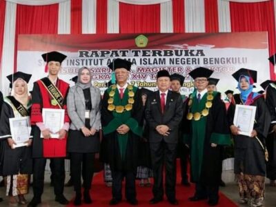 Wisudawan IAIN Diharapkan Mampu Berkontribusi Bagi Daerah