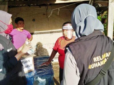 Cegah Penularan Covid-19, MDMC Bengkulu Bagikan Face Shield Gratis