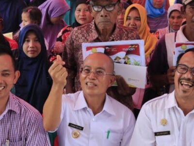Dinas Pertanian Bengkulu Selatan Bagikan 9.611 Kartu Tani