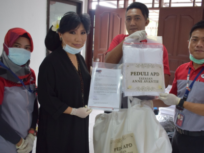 JNE Bantu Distribusi APD Anne Avantie untuk Paramedis, Gratis!