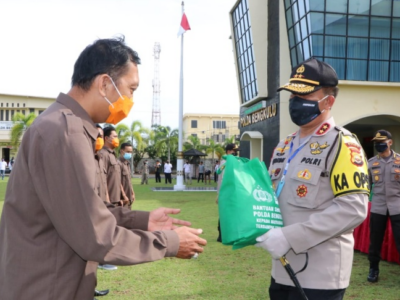 Sambut Mayday, Polda Bengkulu Bagikan 500 Paket Sembako