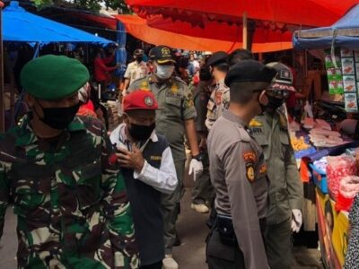 Tak Pakai Masker,  Pedagang dan Pembeli Diberi "Sanksi"