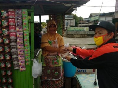 Peduli Covid-19, PB Esport Bengkulu Berbagi Paket Makanan
