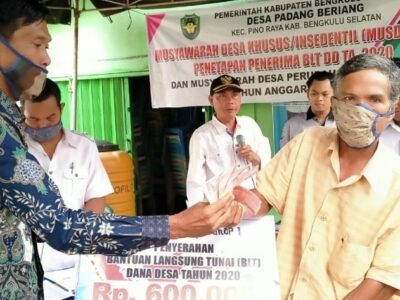 Pemdes Padang Beriang Salurkan BLT- DD Tahap Pertama