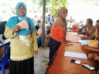 Pemdes Selali Salurkan BLT Dana Desa Tahap Pertama