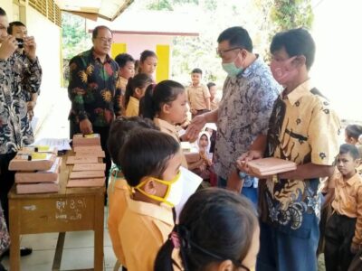 Lewat Dana Desa, Pemdes Merabung Bagikan Beasiswa untuk Siswa Berprestasi