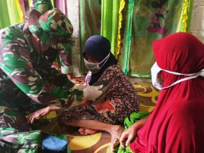 Door to Door, Tim Medis TMMD Kodim 0105/Abar Beri Pelayanan dan Obat Gratis