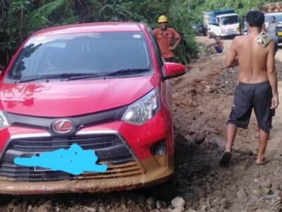 Warga Keluhkan Kondisi Jalan Rusak Karena Dilalui Truk TBS
