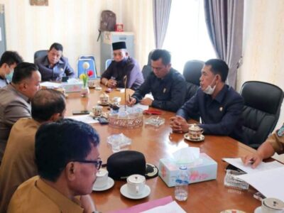Dewan Minta Camat Mediasikan Masalah Pemberhentian Perangkat Desa